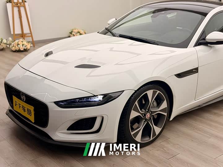 Jaguar F-TYPE P300 hardtop version R-DYNAMIC BLACK