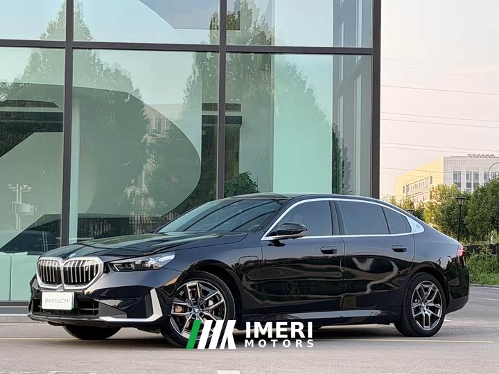 BMW i5 eDrive 35L Luxury Package
