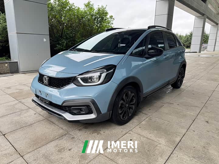Lynk & Co LIFE 1.5L CVT CRO-SS Smart Edition