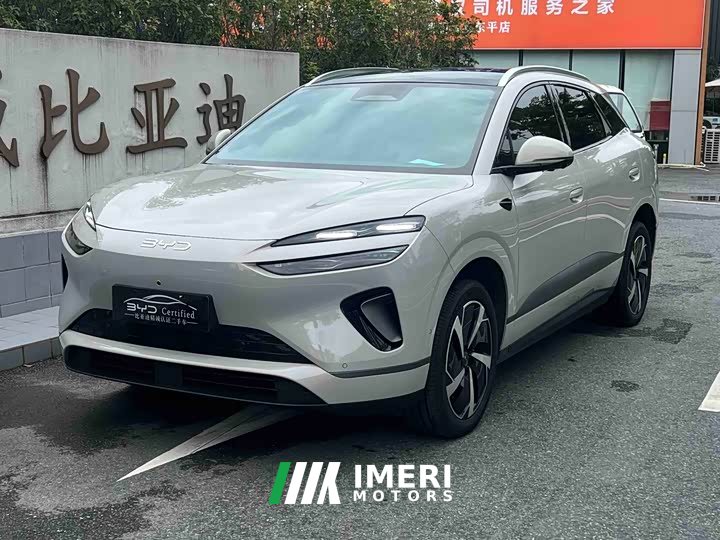 Lynk & Co Hiace 06 EV 605 Pilot Pro Edition