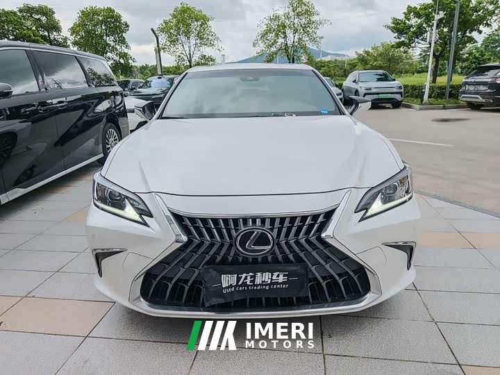 Lexus ES 200 Premium Edition