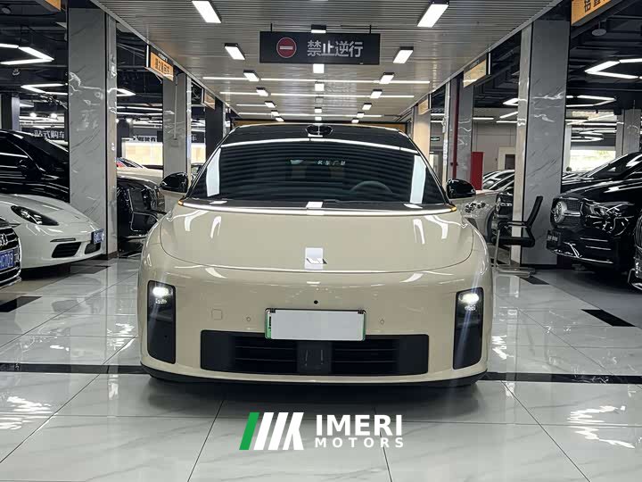 Li Auto Ideal i6 2025 two-wheel drive standard version