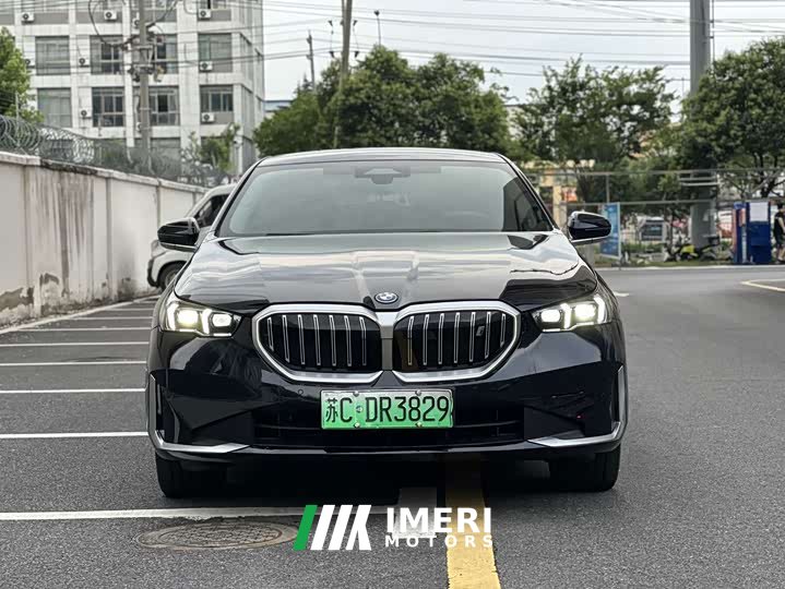 BMW i5 eDrive 35L Luxury Package