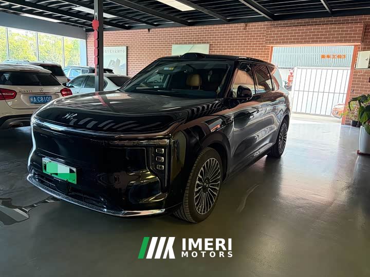 BMW Zhiji LS8 66 Ultra enjoys the luxury of six seats