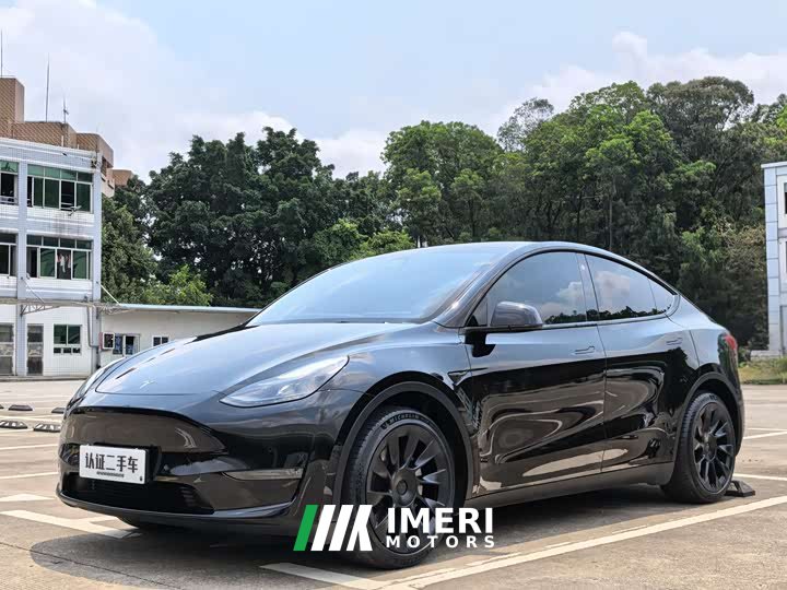 Tesla Model Y Standard Range Rear-Wheel Drive