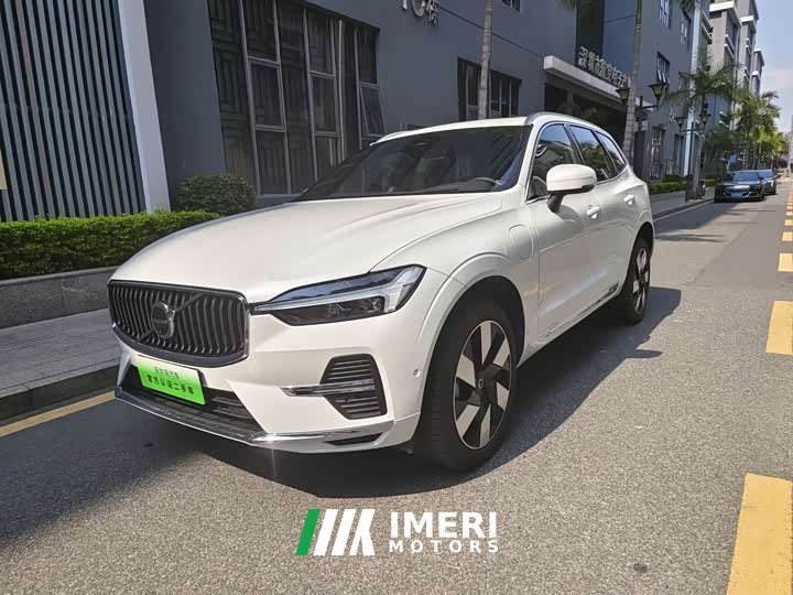Volvo XC60 Plug-in Hybrid 2024 T8 Plug-in Hybrid Long-Range AWD Ultimate Luxury