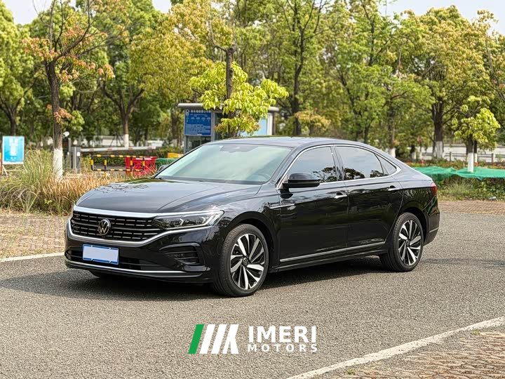 Volkswagen Passat 330TSI Luxury Edition