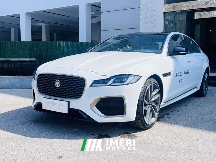 Jaguar XFL 2.0T P300 four-wheel drive flagship sports gold version