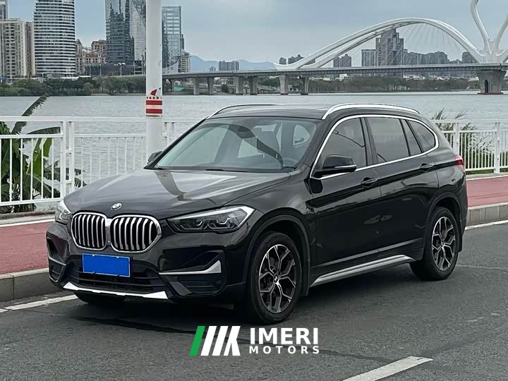 BMW X1 sDrive20Li Deluxe Version