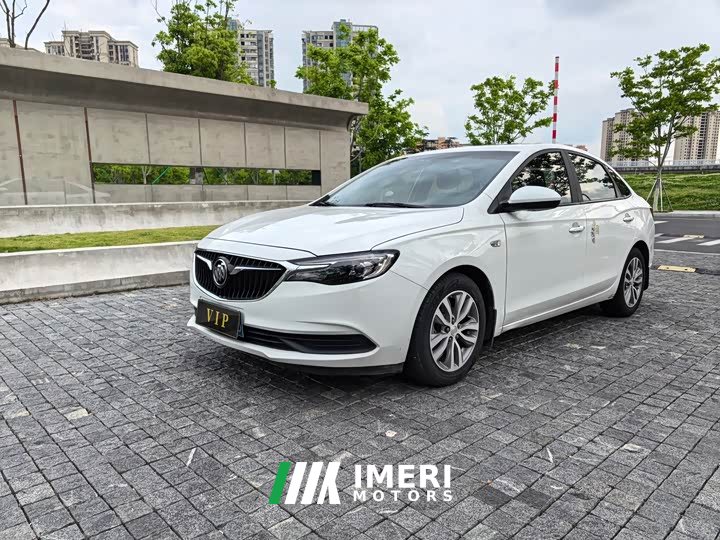 Mercedes-Benz Yinglang facelift 1.3T automatic light hybrid elite