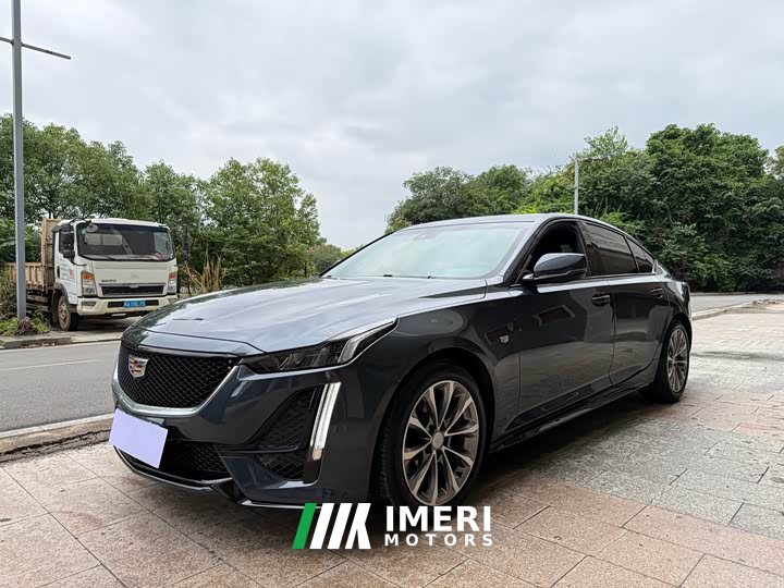 Cadillac CT5 28T fashionable and sporty