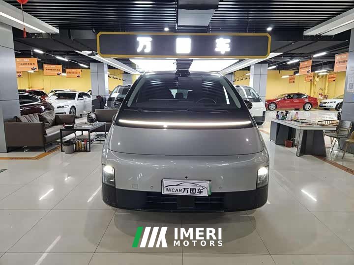 Li Auto Ideal MEGA Ultra