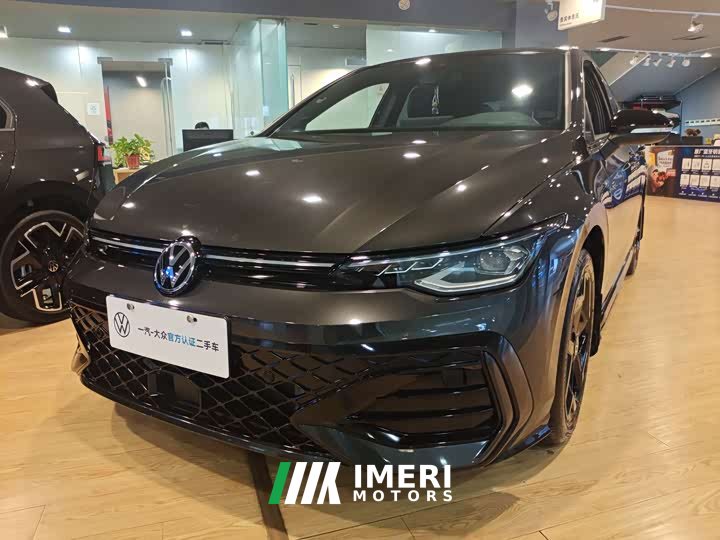 Volkswagen Golf 300TSI R-Line