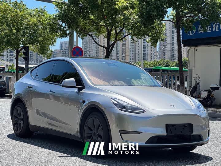 Tesla Model Y long-range all-wheel drive version