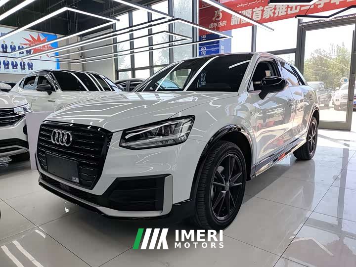 Audi Q2L 35 TFSI aggressive dynamic