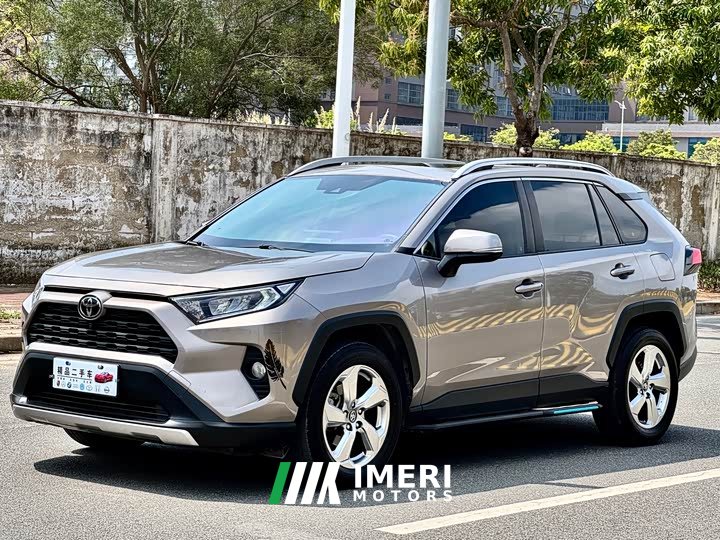 Toyota RAV4 Rongfang 2.0L CVT two-wheel drive fashion version