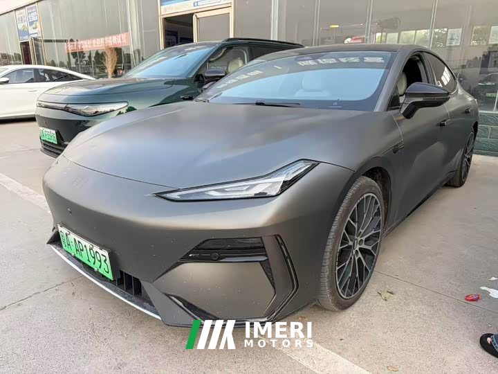 Geely Galaxy E8 620km four-wheel drive starship performance version