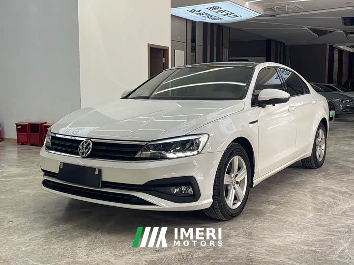 Volkswagen Lamando 230TSI DSG Fashion Edition