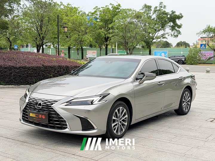 Lexus ES 200 Premium Edition