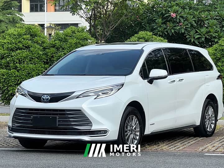 Toyota SIENNA 2.5L Hybrid Deluxe Edition