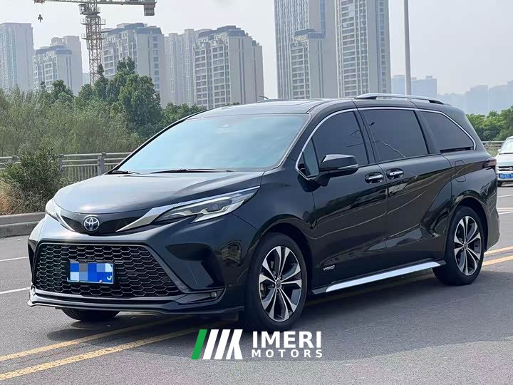 Toyota Grevia 2.5L Hybrid Premium PLUS Edition