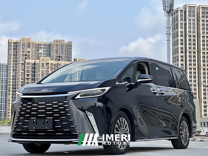 Lexus LM 500h six-seater premium version