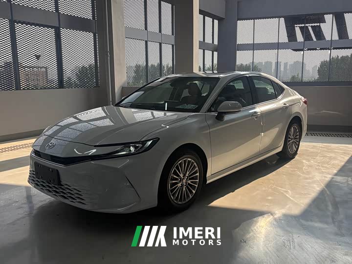 Toyota Camry Dual Engine 2.0HE Elite Edition