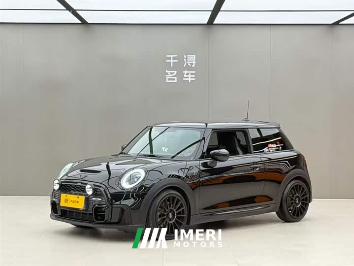 MINI 2.0T COOPER S racing driver