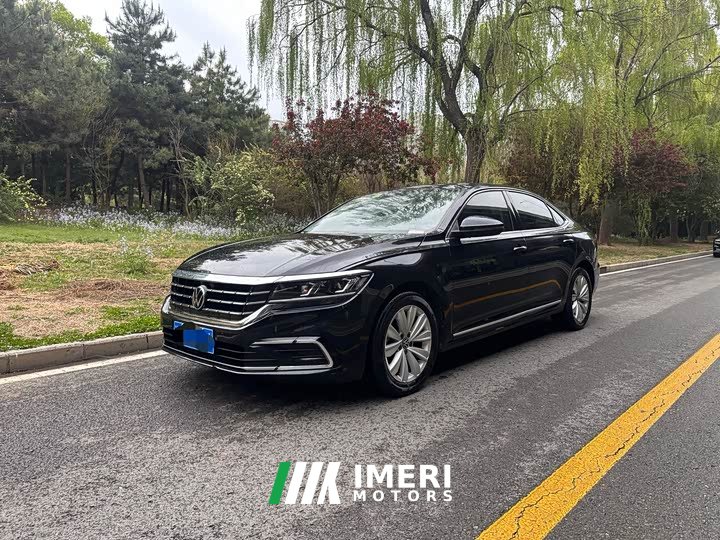 Volkswagen Passat 330TSI Deluxe Edition