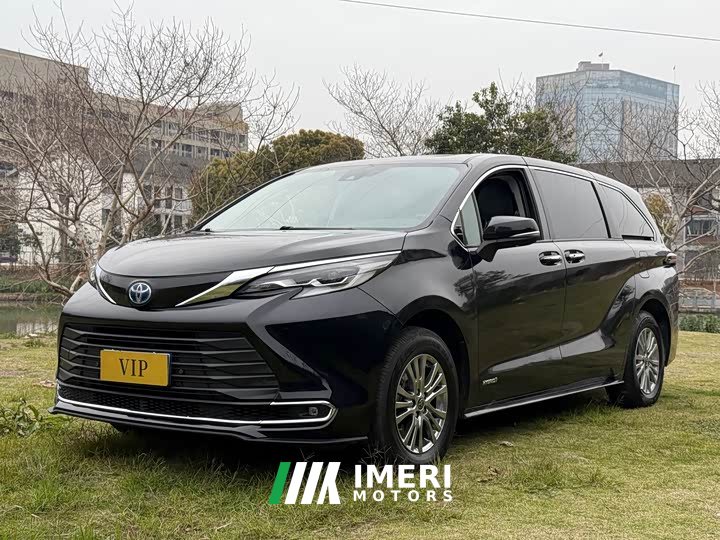 Toyota 2021 Toyota Sienna 2.5L Hybrid Deluxe Edition