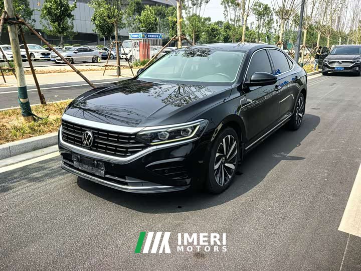 Volkswagen Passat 2022 330TSI Deluxe Edition