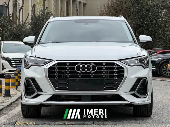 Audi Q3 35 TFSI Fashionable and Dynamic