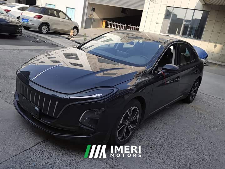 Hongqi E-QM5 facelift basic travel version