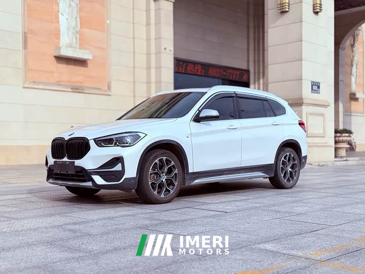BMW X1 sDrive20Li Deluxe Version