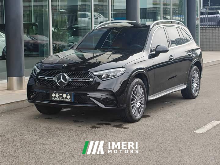 Mercedes-Benz GLC 300 L 4MATIC Version 5