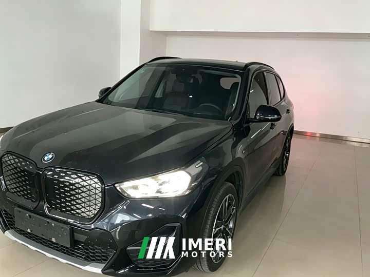 BMW iX1 xDrive30L M
