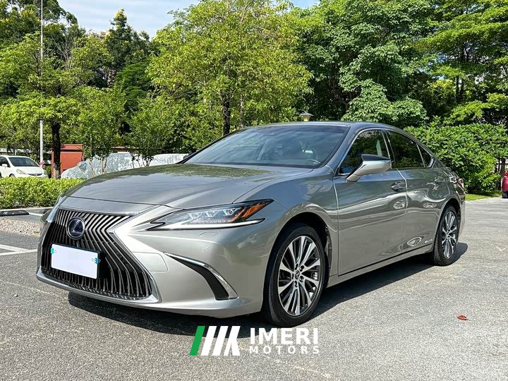 Lexus ES 300h Premium Edition