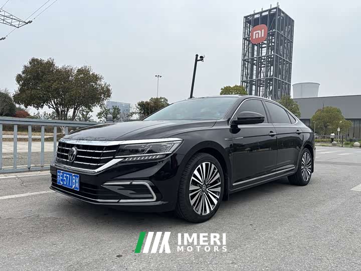 Volkswagen Passat 330TSI Deluxe Edition
