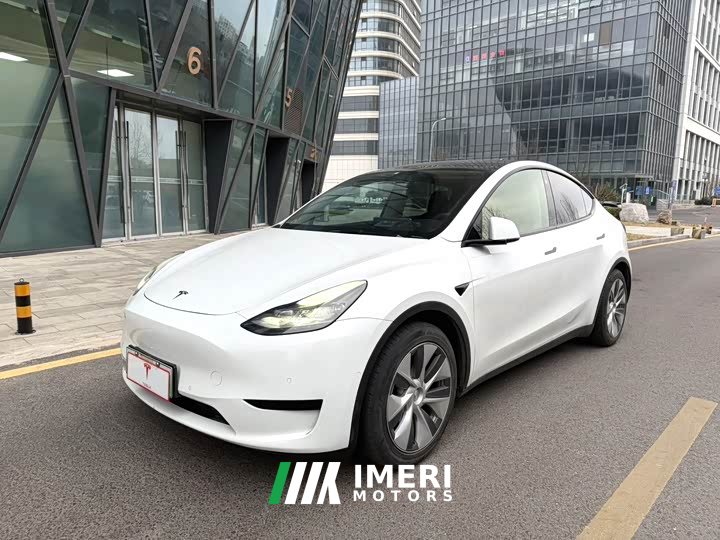 Tesla Model Y long-range all-wheel drive version