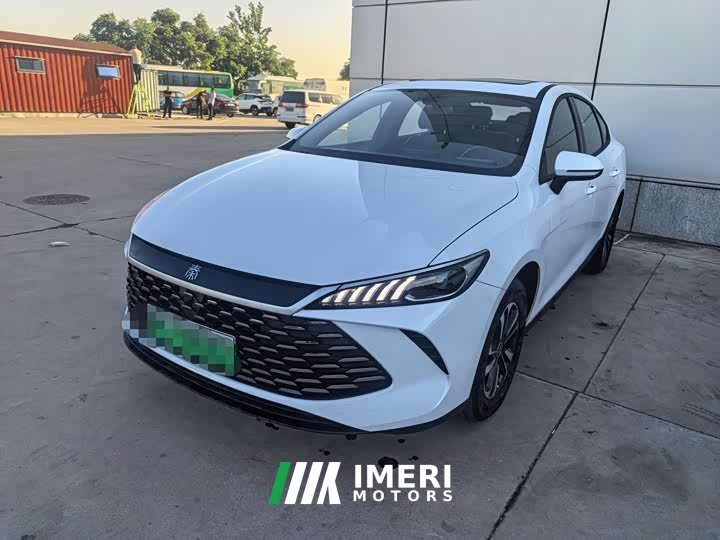 BYD Qin PLUS DM-i 210KM aggressive