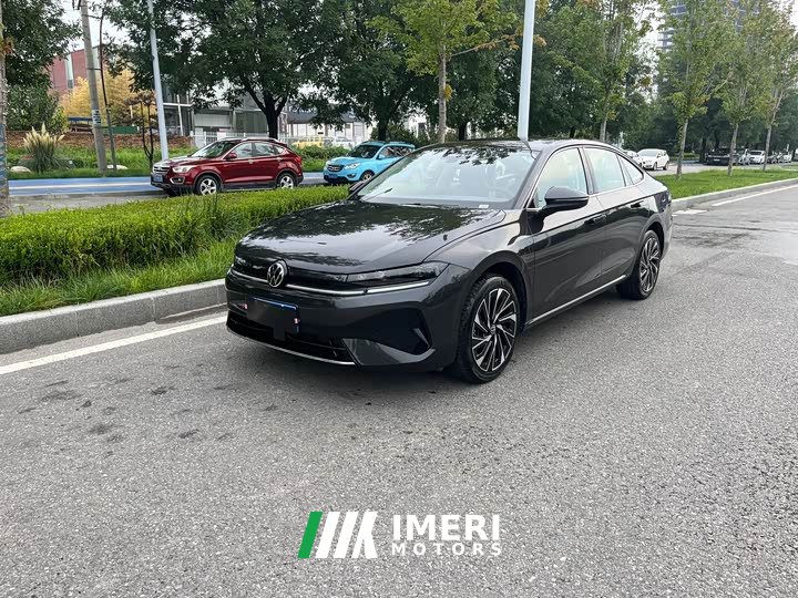 Volkswagen L 300TSI DSG Luxury Version