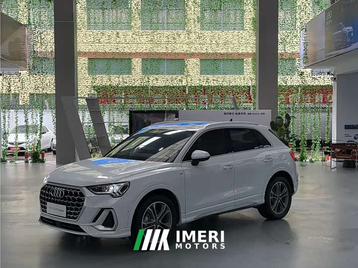 Audi Q3 40 TFSI Fashionable and Dynamic