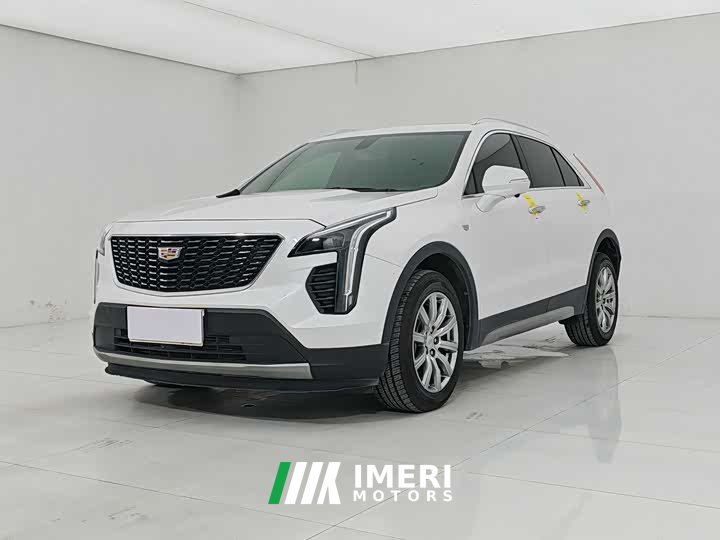 Cadillac XT4 28T two-wheel drive leading