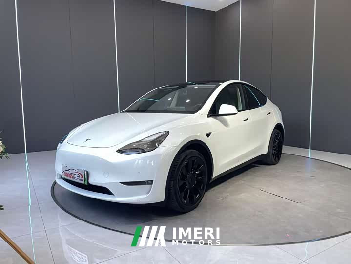 Tesla Model Y long-range all-wheel drive version 3D7