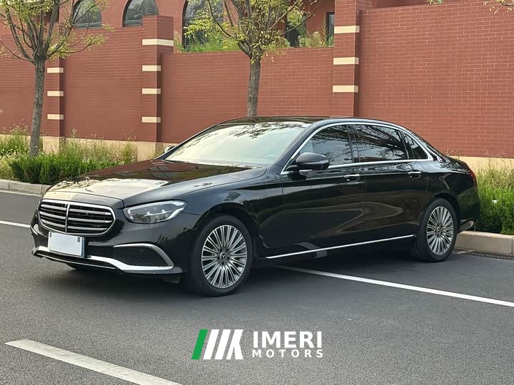 Mercedes-Benz E 300 L Luxury Version