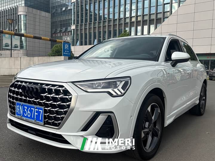 Audi Q3 40 TFSI Fashionable and Dynamic