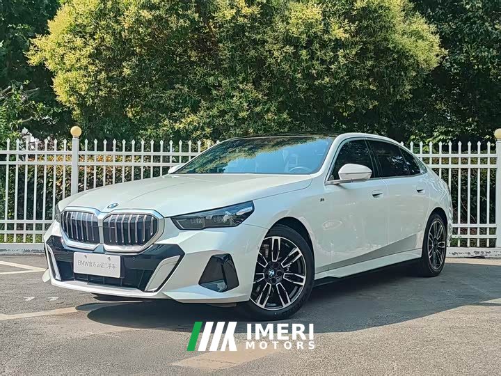 BMW 5 Series 2024 525Li M Sports Package