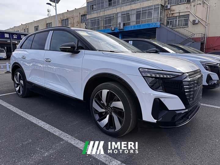 Audi Q5 e-tron 40 e-tron Shiny Mecha Suit