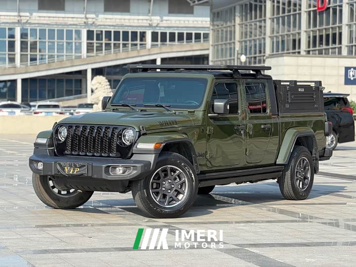 Mercedes-Benz Gladiator 2022 3.6L advance version