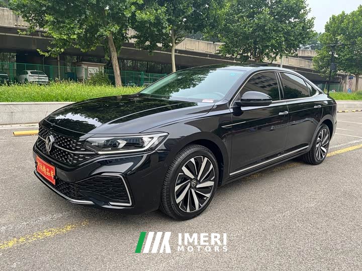 Volkswagen Passat 330TSI Starry Sky Deluxe Edition